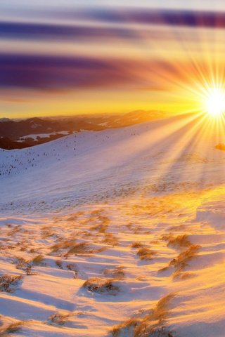 Обои горы, солнце, снег, зима, рассвет, солнечные лучи, mountains, the sun, snow, winter, dawn, the sun's rays разрешение 1920x1080 Загрузить