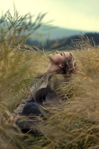 Обои природа, девушка, настроение, блондинка, поле, nature, girl, mood, blonde, field разрешение 1920x1280 Загрузить