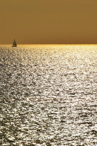 Обои небо, море, горизонт, лодка, паруса, the sky, sea, horizon, boat, sails разрешение 2560x1440 Загрузить