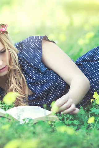 Обои девушка, блондинка, модель, венок, книга, кери рут гарсия, girl, blonde, model, wreath, book, keri rut garcia разрешение 2048x1269 Загрузить