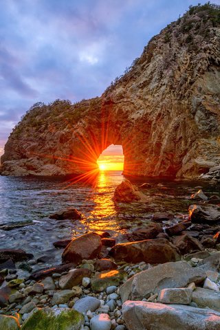 Обои скалы, природа, камни, закат, пейзаж, море, япония, солнечные лучи, rocks, nature, stones, sunset, landscape, sea, japan, the sun's rays разрешение 3000x2000 Загрузить