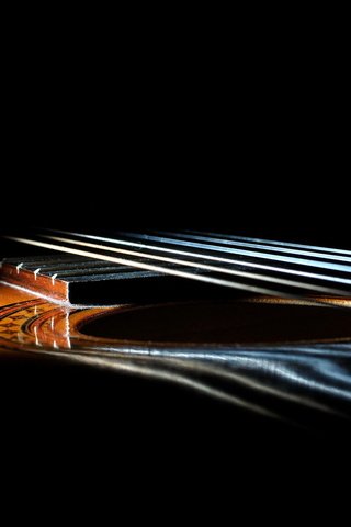 Обои макро, гитара, музыка, струны, черный фон, macro, guitar, music, strings, black background разрешение 2560x1440 Загрузить