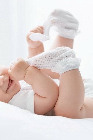 Обои улыбка, взгляд, ребенок, одежда, малыш, носки, smile, look, child, clothing, baby, socks разрешение 1920x1280 Загрузить