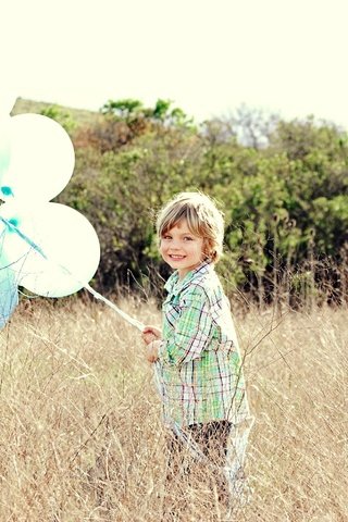 Обои поле, дети, мальчик, воздушные шарики, field, children, boy, balloons разрешение 3000x1984 Загрузить