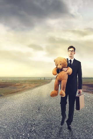 Обои дорога, мишка, костюм, мужчина, подарок, портфель, road, bear, costume, male, gift, portfolio разрешение 5616x3739 Загрузить