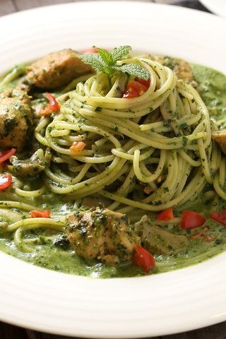 Обои спагетти, блюдо, паста, вегетерианский песто, spaghetti, dish, pasta, veggie pesto разрешение 2432x1621 Загрузить