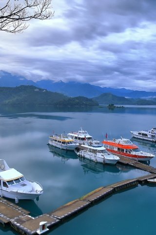 Обои небо, облака, вода, озеро, пейзаж, лодки, пристань, бухта, the sky, clouds, water, lake, landscape, boats, marina, bay разрешение 2560x1600 Загрузить