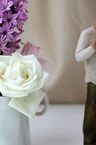 Обои цветы, гиацинт, розы, жених и невеста, статуэтка, пара, чашка, жёлтая, белая, фигурка, flowers, hyacinth, roses, the bride and groom, figurine, pair, cup, yellow, white, figure разрешение 2560x1600 Загрузить