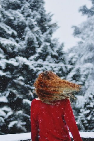 Обои снег, зима, девушка, холод, кудри, волосы, локоны, snow, winter, girl, cold, curls, hair разрешение 3863x2848 Загрузить