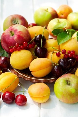 Обои фрукты, яблоки, черешня, ягоды, вишня, смородина, абрикосы, fruit, apples, cherry, berries, currants, apricots разрешение 1920x1440 Загрузить
