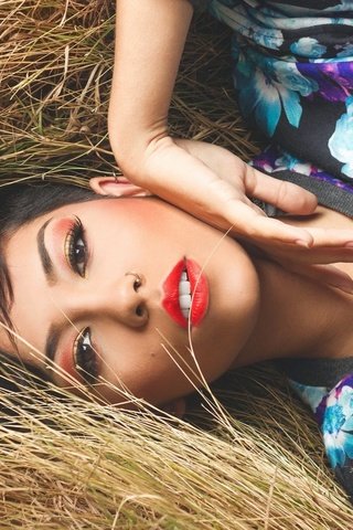 Обои девушка, взгляд, красная помада, nidia acuña, daniel astudillo flores, girl, look, red lipstick разрешение 1920x1200 Загрузить