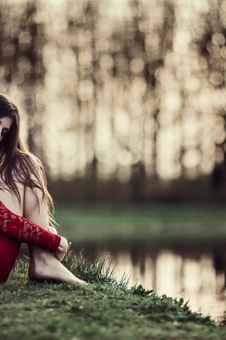 Обои озеро, природа, лес, девушка, мечты, в красном, на берегу, lake, nature, forest, girl, dreams, in red, on the shore разрешение 2048x1365 Загрузить