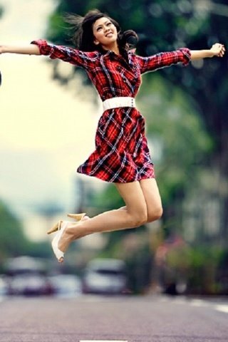 Обои дорога, девушка, взгляд, прыжок, волосы, лицо, свобода, road, girl, look, jump, hair, face, freedom разрешение 1920x1080 Загрузить