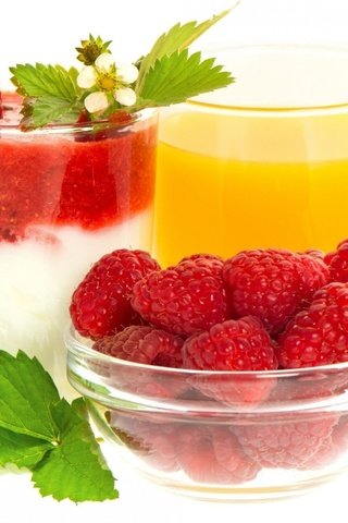 Обои листья, малина, клубника, ягоды, десерт, сок, leaves, raspberry, strawberry, berries, dessert, juice разрешение 1920x1200 Загрузить