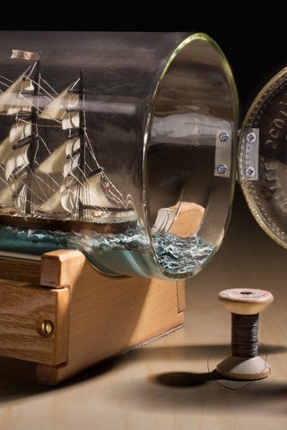 Обои парусник, бутылка, недоумение, sailboat, bottle, confusion разрешение 1920x1200 Загрузить