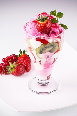 Обои мороженое, клубника, ягоды, киви, сладкое, десерт, смородина, ice cream, strawberry, berries, kiwi, sweet, dessert, currants разрешение 4500x3004 Загрузить