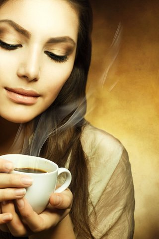 Обои девушка, настроение, кофе, модель, чашка, аромат, шатенка, girl, mood, coffee, model, cup, aroma, brown hair разрешение 2560x2339 Загрузить