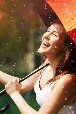 Обои девушка, настроение, улыбка, дождь, зонт, зонтик, шатенка, girl, mood, smile, rain, umbrella, brown hair разрешение 1920x1080 Загрузить