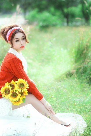 Обои природа, девушка, взгляд, букет, азиатка, nature, girl, look, bouquet, asian разрешение 2560x1600 Загрузить