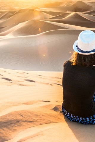 Обои девушка, песок, шляпа, girl, sand, hat разрешение 4256x2812 Загрузить