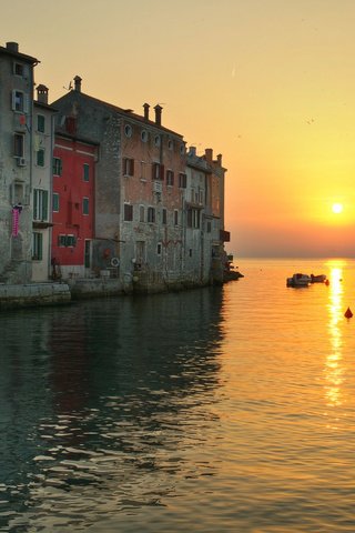 Обои закат, море, город, rovinj croatie, sunset, sea, the city разрешение 2048x1365 Загрузить