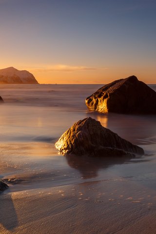 Обои камни, берег, закат, море, stones, shore, sunset, sea разрешение 2048x1279 Загрузить