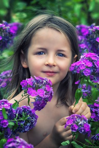 Обои цветы, портрет, взгляд, дети, девочка, flowers, portrait, look, children, girl разрешение 2000x1335 Загрузить