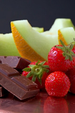 Обои клубника, шоколад, кусочки, дыня, strawberry, chocolate, pieces, melon разрешение 2400x1600 Загрузить