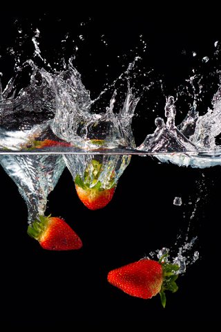 Обои вода, ягода, клубника, брызги, жидкость, water, berry, strawberry, squirt, liquid разрешение 4441x3345 Загрузить