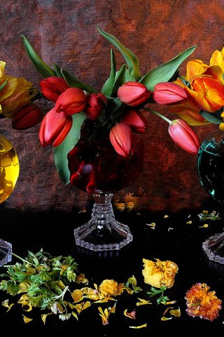 Обои цветы, бутоны, листья, лепестки, тюльпаны, натюрморт, вазы, flowers, buds, leaves, petals, tulips, still life, vases разрешение 3222x2175 Загрузить