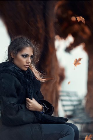 Обои листья, девушка, холод, ветер, cold autumn, алессандро ди чикко, leaves, girl, cold, the wind, alessandro di cicco разрешение 2048x1366 Загрузить