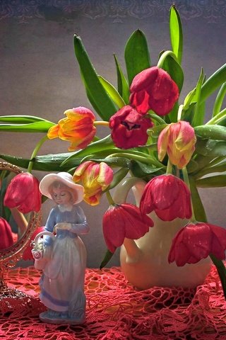 Обои отражение, статуэтка, зеркало, девочка, букет, тюльпаны, reflection, figurine, mirror, girl, bouquet, tulips разрешение 1920x1301 Загрузить