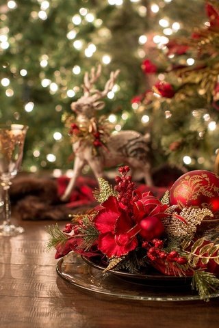 Обои олень, бокал, игрушки, праздник, шампанское, декор, deer, glass, toys, holiday, champagne, decor разрешение 2048x1365 Загрузить