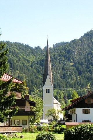 Обои деревья, бавария, горы, bayrischzell, лес, дома, городок, церковь, германия, альпы, trees, bayern, mountains, forest, home, town, church, germany, alps разрешение 2048x1536 Загрузить