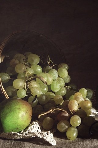 Обои свет, текстура, виноград, натюрморт, груши, light, texture, grapes, still life, pear разрешение 2000x1267 Загрузить