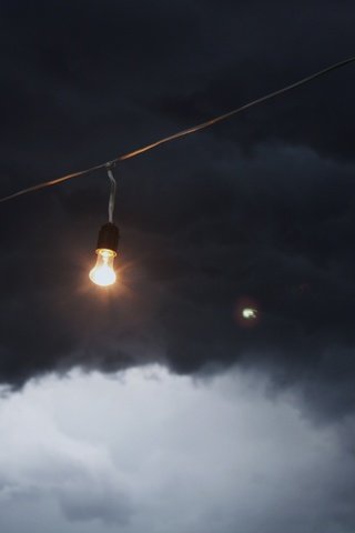 Обои тучи, лампочка, провод, clouds, light bulb, wire разрешение 2560x1600 Загрузить