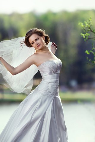 Обои настроение, платье, брюнетка, счастье, невеста, фата, mood, dress, brunette, happiness, the bride, veil разрешение 1920x1172 Загрузить