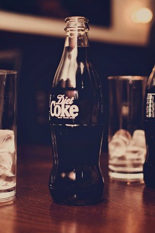 Обои напиток, лёд, стаканы, бутылки, газировка, coke, drink, ice, glasses, bottle, soda разрешение 2000x1334 Загрузить