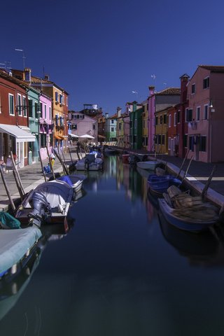 Обои вода, город, венеция, канал, дома, италия, цветные, бурано, water, the city, venice, channel, home, italy, colored, burano разрешение 2048x1360 Загрузить