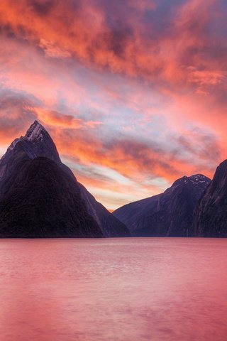 Обои небо, облака, озеро, горы, закат, новая зеландия, милфорд саунд, sunset in milford sound, trey ratcliff, the sky, clouds, lake, mountains, sunset, new zealand, milford sound разрешение 1920x1129 Загрузить