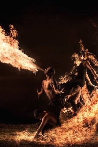 Обои люди, огонь, фаер-шоу, people, fire, fire show разрешение 2048x1192 Загрузить