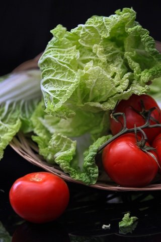 Обои овощи, помидоры, салат, vegetables, tomatoes, salad разрешение 2400x1579 Загрузить