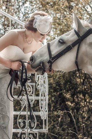 Обои лошадь, белый, конь, азиатка, невеста, horse, white, asian, the bride разрешение 1920x1213 Загрузить