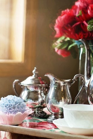 Обои цветы, еда, ваза, чай, поднос, кекс, flowers, food, vase, tea, tray, cupcake разрешение 1920x1080 Загрузить