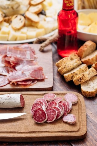 Обои напиток, хлеб, мясо, колбаса, закуска, drink, bread, meat, sausage, appetizer разрешение 2048x1209 Загрузить