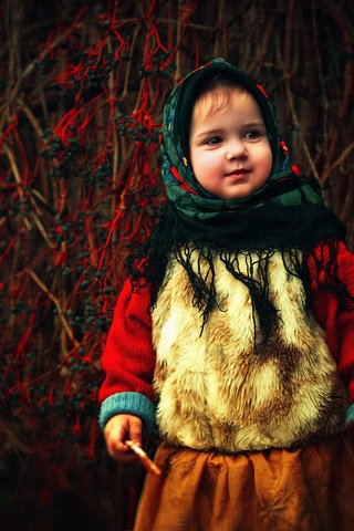 Обои природа, ветки, осень, дети, девочка, ягоды, ребенок, nature, branches, autumn, children, girl, berries, child разрешение 2000x1333 Загрузить