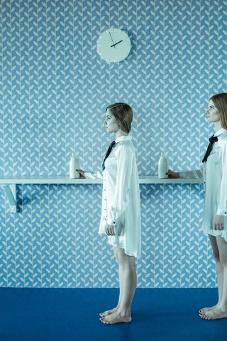 Обои стена, девушки, молоко, wall, girls, milk разрешение 2500x2257 Загрузить