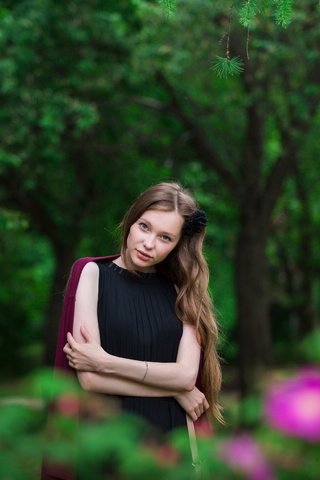 Обои цветы, девушка, портрет, модель, фиолетовые, кристина, flowers, girl, portrait, model, purple, christina разрешение 2560x1707 Загрузить