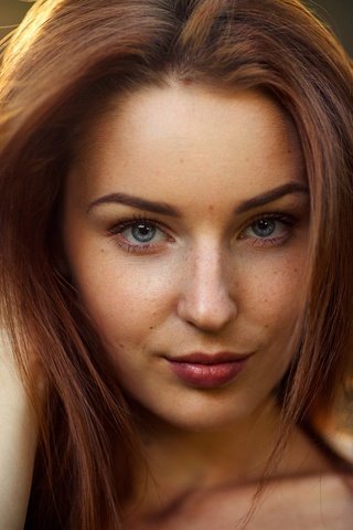 Обои свет, девушка, портрет, взгляд, волосы, лицо, eikonas, light, girl, portrait, look, hair, face разрешение 2048x1366 Загрузить