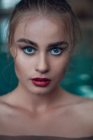 Обои девушка, капли, взгляд, бассейн, волосы, лицо, лиза качурина, girl, drops, look, pool, hair, face, lisa kachurina разрешение 2560x1701 Загрузить